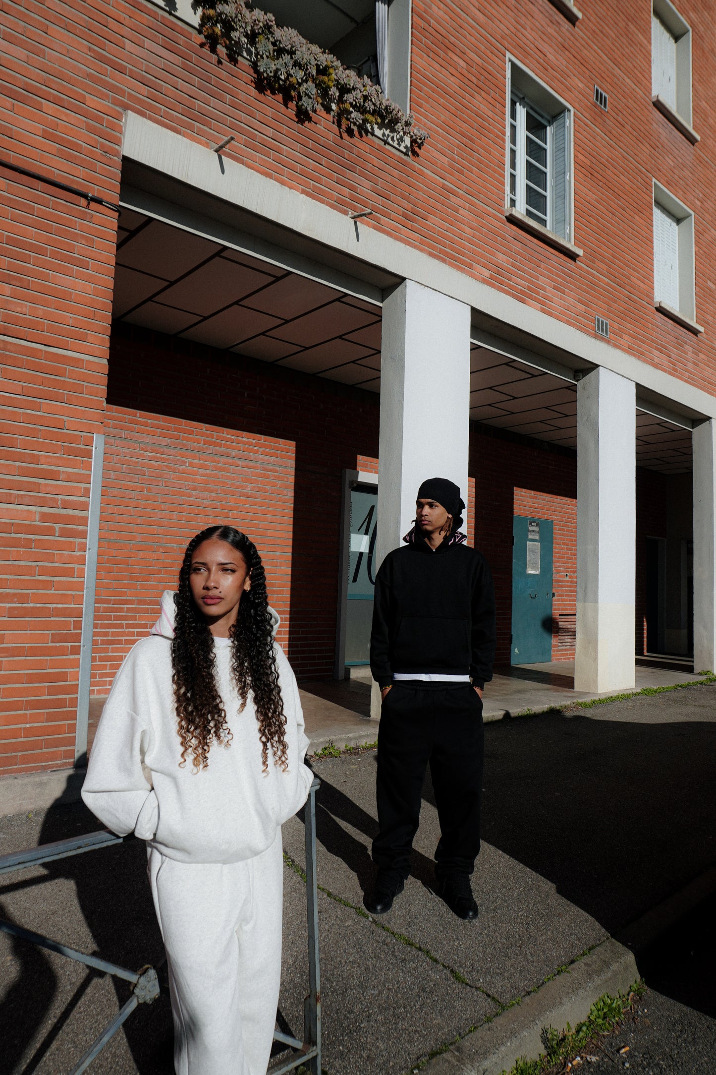 HOODIE SOLITARY/AJUSTABLE GRIS