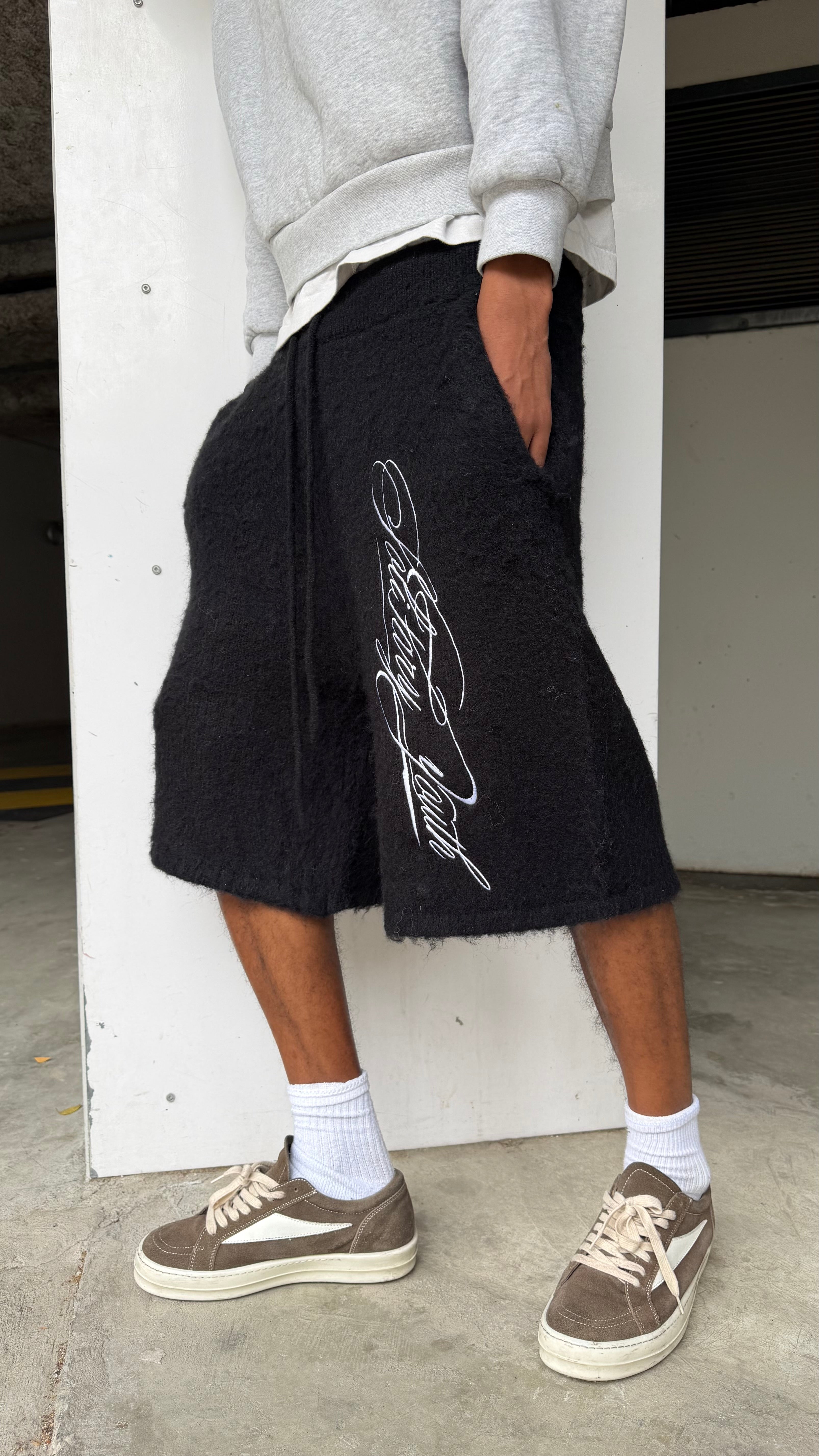 Short mohair embroidery “black”