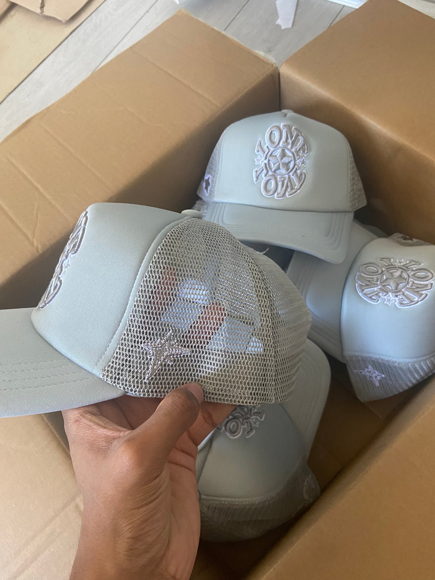 CAP GREY