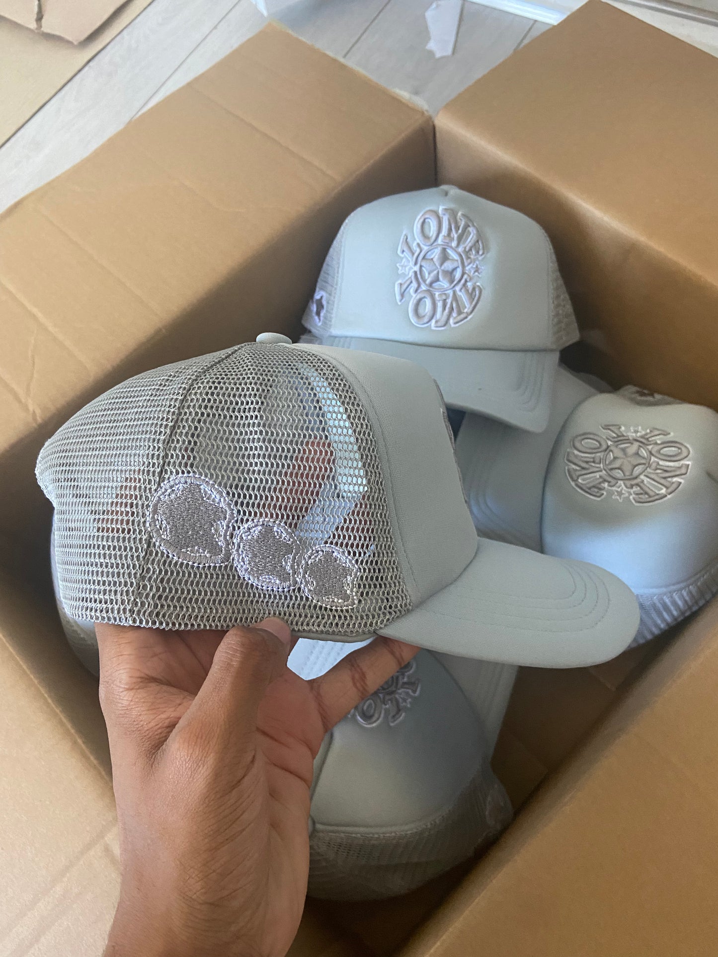 CAP GREY